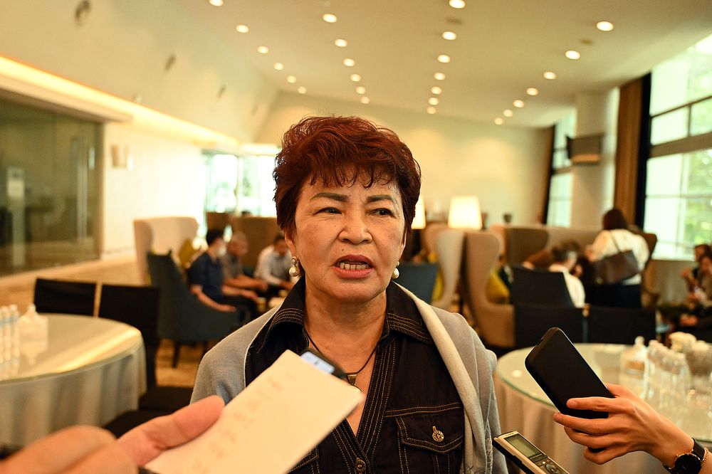 黄燕燕吊唁李三春 勉励马华续奋斗